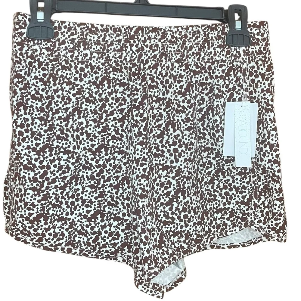 Abound Dolphin Hem Shorts Brown White
